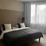 & 4* 莫斯