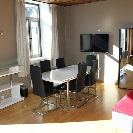 Hotel & 4*