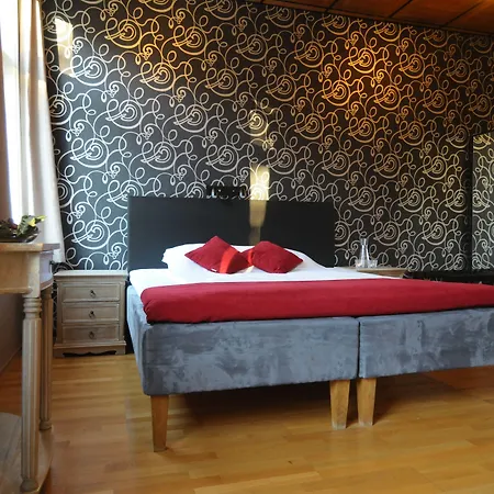 Hotell &