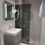& Szálloda 4*